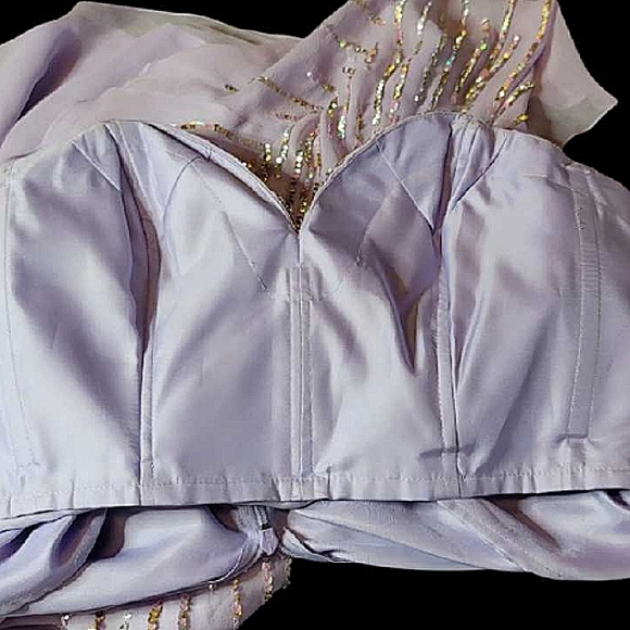 SHERRI HILL Lavendar Silk Gorgeous Hi-Low Prom Dress. Size 8 - Picture 7 of 8